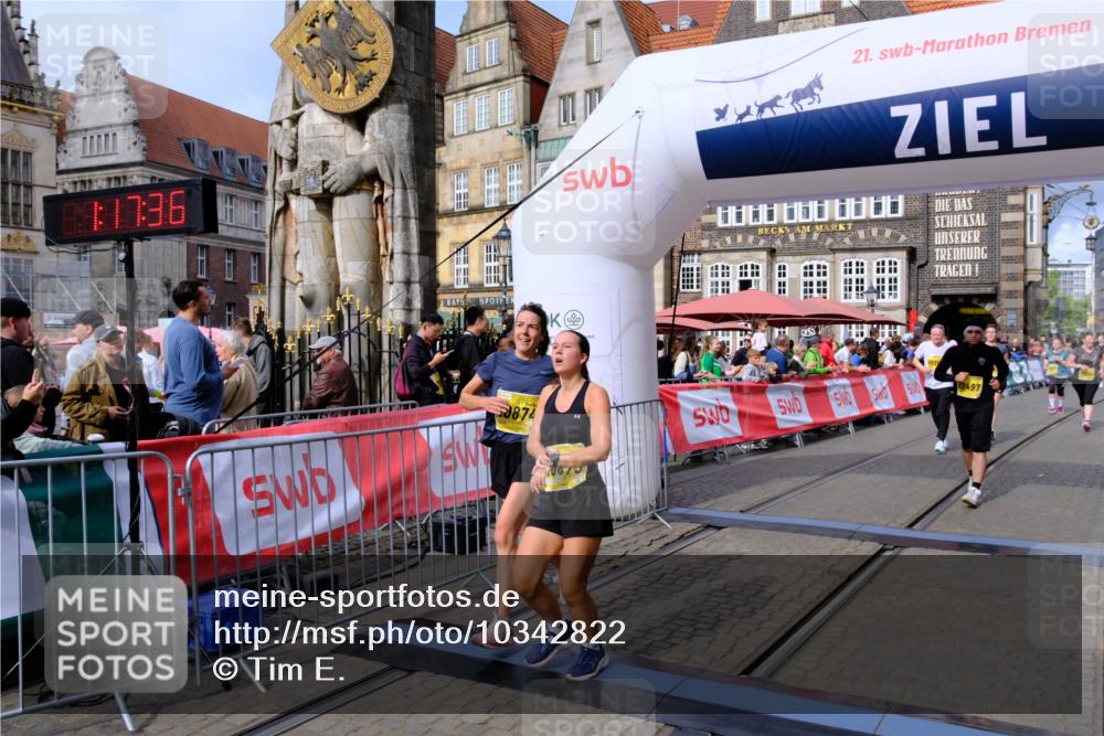 13.09.2026 - 21. swb-Marathon Bremen Tim E. http://msf.ph/oto/10342822 13.09.2026 11:12:53 Ziel 10354, 10743, 10874, 10875, 10909, 11090, 11657, 12234, 12327, 12497 meine-sportfotos.de