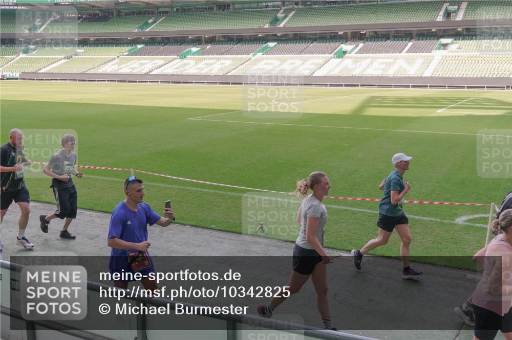 13.09.2026 - 21. swb-Marathon Bremen Michael Burmester http://msf.ph/oto/10342825 13.09.2026 13:26:36 Laufen im Stadion 186, 202, 364, 390, 530, 543, 645, 815, 818, 833, 966, 1077, 1283, 1410, 1412, 1443, 1459, 1473, 1487, 1504, 1530, 1561, 1608, 1618, 1700, 1744, 1828, 1953, 1961, 2058, 2059, 2273, 2298, 2308, 2309, 2354, 2382, 2384, 2388, 2404, 2428, 2507, 2508, 2542, 2558, 2576, 2582, 2591, 2592, 2656, 2675, 2725, 2748, 2752, 2762, 2817, 2875, 2878, 2896, 2923, 2965, 2970, 2981, 3045, 3047, 3050, 3062, 3073, 3084, 3097, 3142, 3172, 3184, 3259, 3329, 3359, 3433, 3540, 3592, 3629, 3756, 3851 meine-sportfotos.de