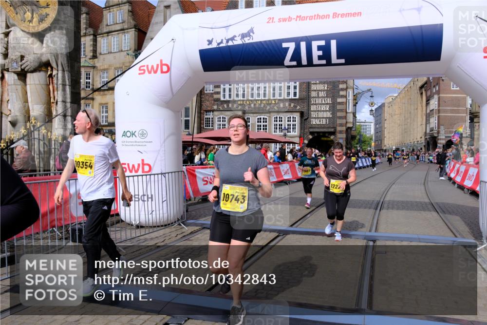 13.09.2026 - 21. swb-Marathon Bremen Tim E. http://msf.ph/oto/10342843 13.09.2026 11:12:57 Ziel 10354, 10743, 10874, 10875, 10909, 11090, 11657, 12234, 12423, 12497 meine-sportfotos.de