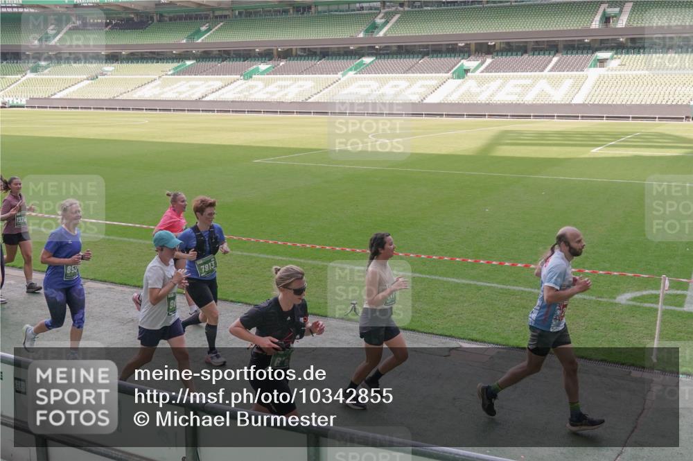 13.09.2026 - 21. swb-Marathon Bremen Michael Burmester http://msf.ph/oto/10342855 13.09.2026 13:26:44 Laufen im Stadion 186, 202, 364, 390, 530, 543, 645, 818, 833, 966, 1077, 1283, 1410, 1412, 1443, 1459, 1473, 1487, 1530, 1561, 1608, 1618, 1700, 1744, 1769, 1828, 1953, 1961, 2058, 2273, 2298, 2308, 2309, 2382, 2384, 2388, 2404, 2428, 2507, 2508, 2542, 2558, 2576, 2582, 2591, 2592, 2656, 2675, 2725, 2748, 2762, 2817, 2875, 2878, 2923, 2965, 2970, 2981, 3045, 3047, 3050, 3062, 3073, 3084, 3097, 3172, 3184, 3359, 3433, 3540, 3592, 3629, 3756, 3851, 3907, 3978 meine-sportfotos.de
