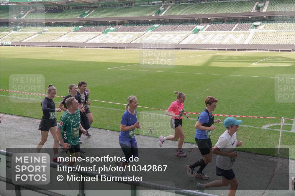 13.09.2026 - 21. swb-Marathon Bremen Michael Burmester http://msf.ph/oto/10342867 13.09.2026 13:26:45 Laufen im Stadion 186, 202, 357, 364, 390, 530, 543, 645, 833, 966, 1077, 1283, 1410, 1412, 1443, 1459, 1473, 1487, 1530, 1608, 1618, 1700, 1744, 1769, 1828, 1953, 1961, 2058, 2273, 2298, 2308, 2309, 2382, 2384, 2388, 2404, 2428, 2507, 2508, 2542, 2558, 2576, 2582, 2591, 2592, 2656, 2675, 2725, 2748, 2762, 2817, 2875, 2878, 2923, 2965, 2970, 2981, 3045, 3047, 3050, 3062, 3073, 3084, 3097, 3172, 3184, 3219, 3359, 3433, 3540, 3592, 3629, 3756, 3851, 3907, 3978 meine-sportfotos.de