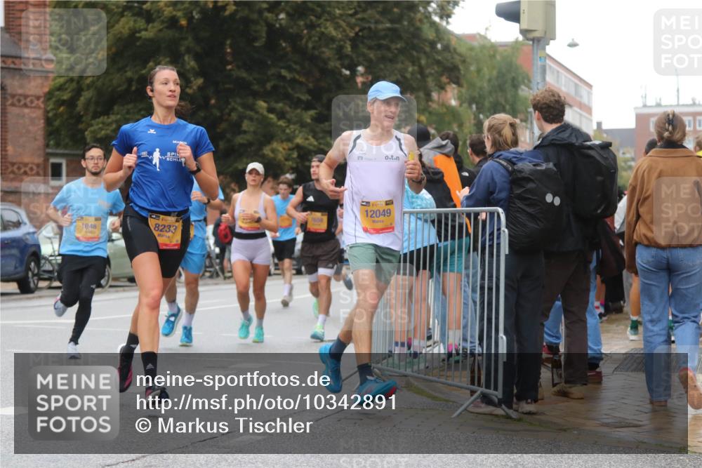 13.09.2026 - Kiel Lauf Markus Tischler http://msf.ph/oto/10342891 13.09.2026 11:33:53 Fleethörn 1980, 1048, 8233, 7659, 38, 12049 meine-sportfotos.de