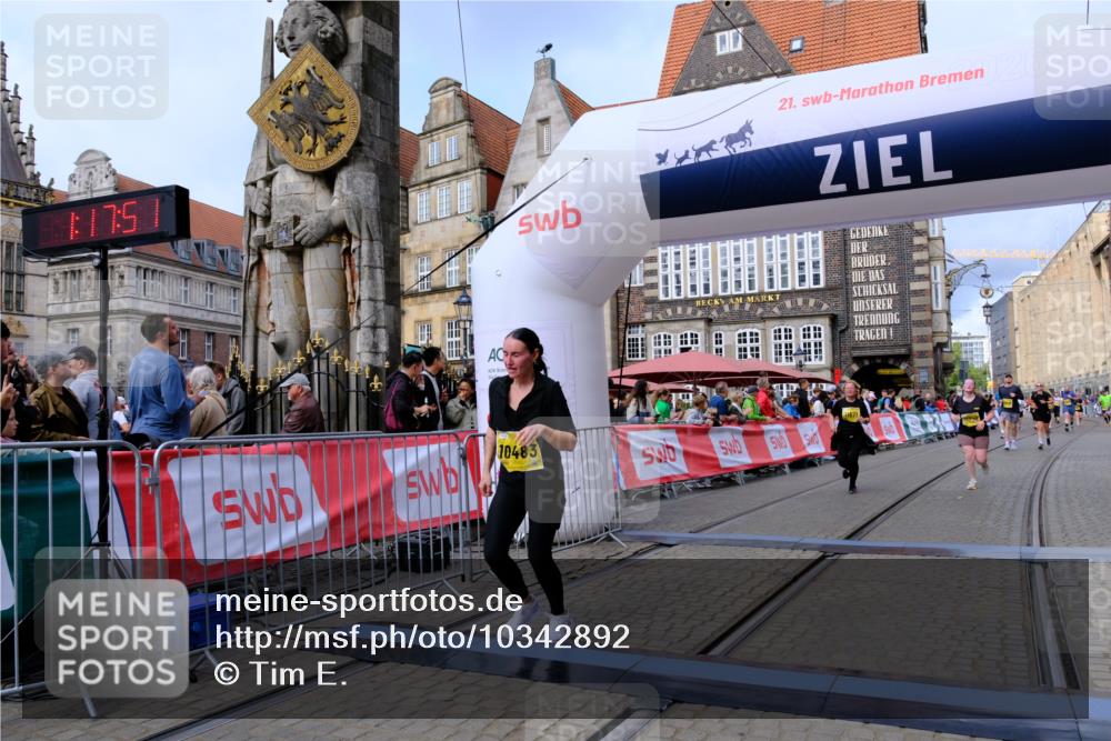 13.09.2026 - 21. swb-Marathon Bremen Tim E. http://msf.ph/oto/10342892 13.09.2026 11:13:08 Ziel 10483, 11606, 11657, 11671, 11832, 12050, 12234, 12423 meine-sportfotos.de