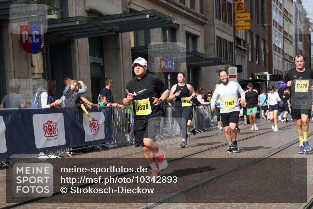 13.09.2026 - 21. swb-Marathon Bremen Strokosch-Dieckow http://msf.ph/oto/10342893 13.09.2026 11:08:25 Ziel 10229, 10399, 10469, 10599, 10609, 11053, 11065, 11074, 11358, 11421, 11434, 11678, 11710, 11718, 11834, 12162, 12256, 12353, 12438, 12516, 12517, 10135, 10188, 10404, 10493, 10767, 10793, 10851, 10859, 11032, 11124, 11263, 11509, 11560, 11561, 11659, 11831, 11888, 11968, 12073, 12160, 12164, 12248, 12315, 12325, 12384, 12389, 12410 meine-sportfotos.de