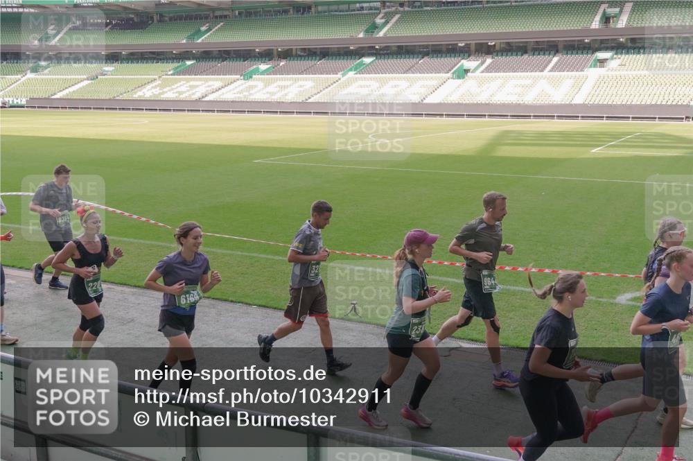 13.09.2026 - 21. swb-Marathon Bremen Michael Burmester http://msf.ph/oto/10342911 13.09.2026 13:26:50 Laufen im Stadion 186, 202, 357, 364, 390, 530, 543, 597, 645, 833, 966, 1077, 1283, 1410, 1412, 1443, 1459, 1473, 1487, 1530, 1608, 1618, 1700, 1744, 1769, 1828, 1953, 1961, 2058, 2273, 2298, 2308, 2309, 2382, 2384, 2388, 2404, 2428, 2507, 2508, 2542, 2558, 2576, 2582, 2592, 2656, 2675, 2725, 2748, 2762, 2817, 2875, 2876, 2923, 2965, 2970, 2981, 3045, 3047, 3050, 3062, 3073, 3084, 3097, 3172, 3184, 3219, 3359, 3433, 3540, 3592, 3629, 3756, 3851, 3907, 3978 meine-sportfotos.de