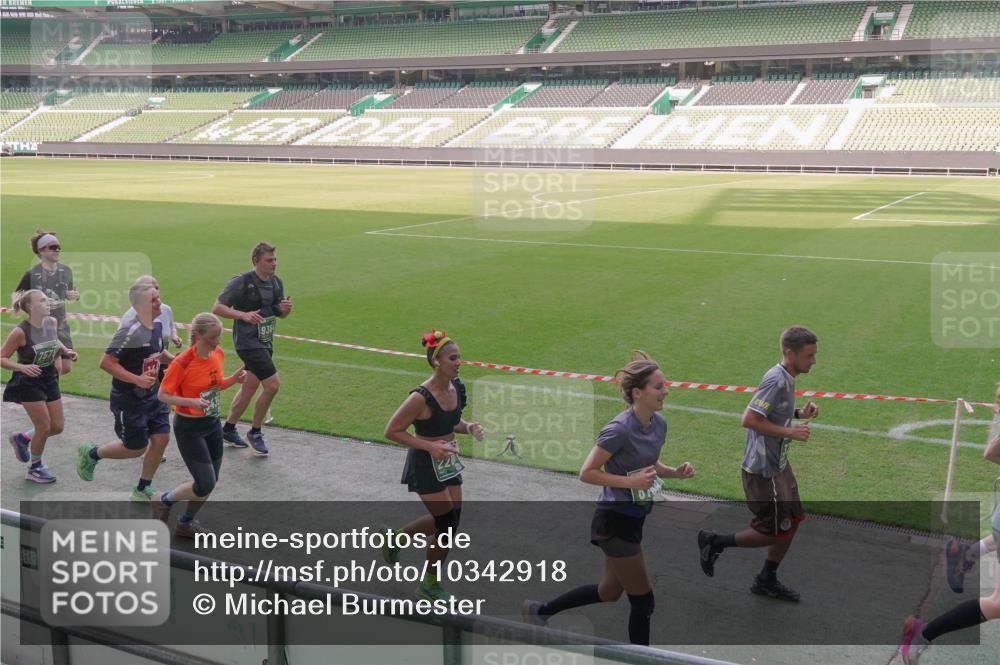 13.09.2026 - 21. swb-Marathon Bremen Michael Burmester http://msf.ph/oto/10342918 13.09.2026 13:26:51 Laufen im Stadion 186, 202, 357, 364, 390, 530, 543, 597, 645, 833, 966, 1077, 1283, 1410, 1412, 1443, 1459, 1473, 1487, 1530, 1608, 1618, 1700, 1744, 1769, 1828, 1953, 1961, 2058, 2273, 2298, 2308, 2309, 2382, 2384, 2388, 2404, 2428, 2507, 2508, 2542, 2558, 2576, 2582, 2592, 2656, 2675, 2725, 2748, 2762, 2817, 2875, 2876, 2923, 2965, 2970, 2981, 3045, 3047, 3050, 3062, 3073, 3084, 3097, 3172, 3184, 3219, 3359, 3433, 3540, 3592, 3629, 3756, 3851, 3907, 3978 meine-sportfotos.de