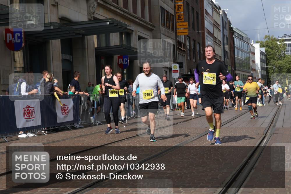 13.09.2026 - 21. swb-Marathon Bremen Strokosch-Dieckow http://msf.ph/oto/10342938 13.09.2026 11:08:26 Ziel 10229, 10399, 10469, 10599, 10609, 11053, 11065, 11074, 11358, 11421, 11434, 11678, 11710, 11718, 11834, 12162, 12256, 12353, 12438, 12516, 12517, 10135, 10188, 10404, 10493, 10767, 10793, 10851, 10859, 11032, 11124, 11263, 11509, 11560, 11561, 11659, 11888, 11968, 12073, 12160, 12164, 12315, 12325, 12384, 12389, 12410 meine-sportfotos.de