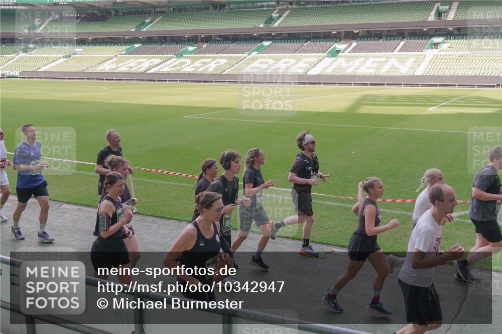 13.09.2026 - 21. swb-Marathon Bremen Michael Burmester http://msf.ph/oto/10342947 13.09.2026 13:26:53 Laufen im Stadion 186, 202, 357, 364, 390, 530, 543, 597, 645, 833, 966, 1077, 1283, 1410, 1412, 1443, 1459, 1473, 1487, 1530, 1608, 1618, 1700, 1744, 1769, 1828, 1953, 1961, 2058, 2273, 2298, 2308, 2309, 2382, 2384, 2388, 2404, 2428, 2507, 2508, 2542, 2558, 2576, 2582, 2592, 2656, 2675, 2725, 2748, 2762, 2817, 2875, 2876, 2923, 2965, 2970, 3045, 3047, 3050, 3062, 3073, 3084, 3097, 3172, 3184, 3219, 3359, 3433, 3540, 3592, 3629, 3756, 3851, 3885, 3907, 3978 meine-sportfotos.de
