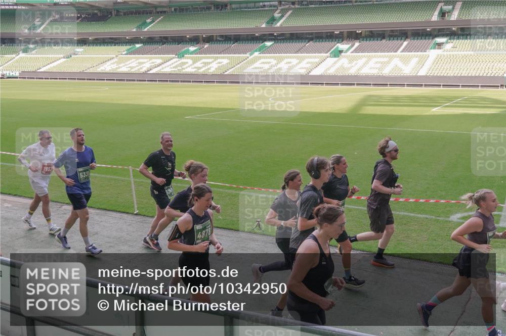 13.09.2026 - 21. swb-Marathon Bremen Michael Burmester http://msf.ph/oto/10342950 13.09.2026 13:26:53 Laufen im Stadion 186, 202, 357, 364, 390, 530, 543, 597, 645, 833, 966, 1077, 1283, 1410, 1412, 1443, 1459, 1473, 1487, 1530, 1608, 1618, 1700, 1744, 1769, 1828, 1953, 1961, 2058, 2273, 2298, 2308, 2309, 2382, 2384, 2388, 2404, 2428, 2507, 2508, 2542, 2558, 2576, 2582, 2592, 2656, 2675, 2725, 2748, 2762, 2817, 2875, 2876, 2923, 2965, 2970, 3045, 3047, 3050, 3062, 3073, 3084, 3097, 3172, 3184, 3219, 3359, 3433, 3540, 3592, 3629, 3756, 3851, 3885, 3907, 3978 meine-sportfotos.de