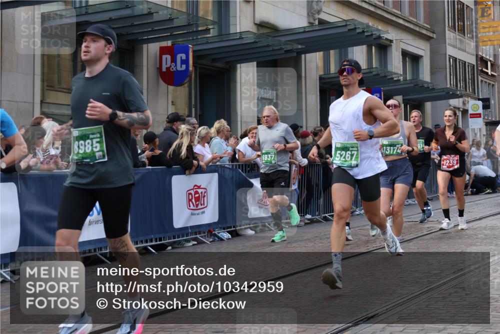 13.09.2026 - 21. swb-Marathon Bremen Strokosch-Dieckow http://msf.ph/oto/10342959 13.09.2026 13:28:37 Ziel 394, 430, 565, 687, 722, 725, 936, 1014, 1274, 1688, 2070, 2223, 2276, 2378, 2851, 2891, 3348, 3419, 3444, 3665, 3938, 4590, 5225, 5267, 5531, 5691, 5865, 6099, 6817, 6937, 6955, 7134, 7263, 7527, 8984, 8985, 9562, 13174, 178, 210, 613, 1239, 1380, 1460, 1914, 2047, 2764, 2977, 3028, 3294, 3597, 4102, 4250, 4564, 5250, 5683, 6914, 6957, 8429, 8483, 8570, 8938, 9064, 9176, 9549, 13012 meine-sportfotos.de