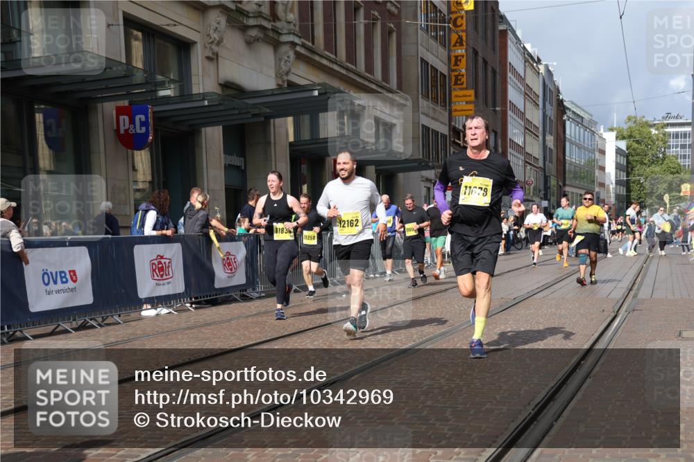 13.09.2026 - 21. swb-Marathon Bremen Strokosch-Dieckow http://msf.ph/oto/10342969 13.09.2026 11:08:27 Ziel 10229, 10399, 10469, 10599, 10609, 11053, 11065, 11074, 11358, 11421, 11434, 11678, 11710, 11718, 11812, 11834, 12162, 12256, 12353, 12438, 12516, 12517, 10135, 10188, 10767, 10793, 10851, 10859, 11032, 11124, 11263, 11509, 11560, 11561, 11888, 11968, 12073, 12164, 12315, 12325, 12384, 12410, 12516 meine-sportfotos.de
