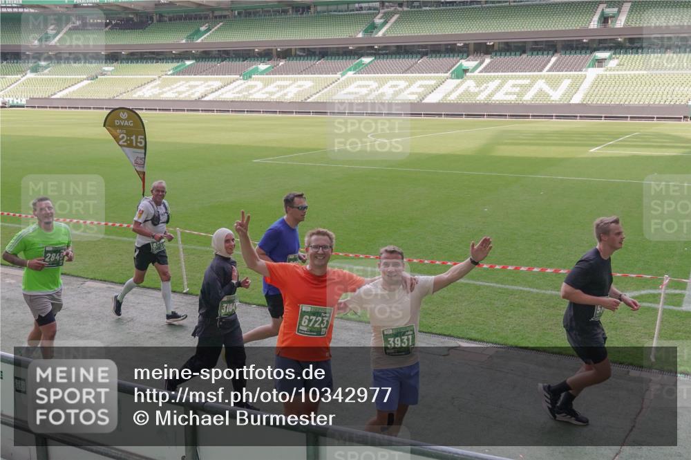 13.09.2026 - 21. swb-Marathon Bremen Michael Burmester http://msf.ph/oto/10342977 13.09.2026 13:26:57 Laufen im Stadion 186, 202, 357, 364, 390, 530, 597, 645, 726, 833, 1077, 1283, 1412, 1443, 1459, 1473, 1487, 1530, 1608, 1618, 1700, 1744, 1769, 1828, 1961, 2058, 2236, 2273, 2298, 2308, 2309, 2382, 2384, 2388, 2404, 2428, 2507, 2508, 2542, 2558, 2576, 2582, 2592, 2656, 2675, 2725, 2748, 2762, 2817, 2875, 2876, 2923, 2965, 2970, 3045, 3047, 3050, 3062, 3073, 3084, 3097, 3172, 3184, 3219, 3359, 3433, 3540, 3592, 3629, 3756, 3851, 3885, 3907, 3978 meine-sportfotos.de
