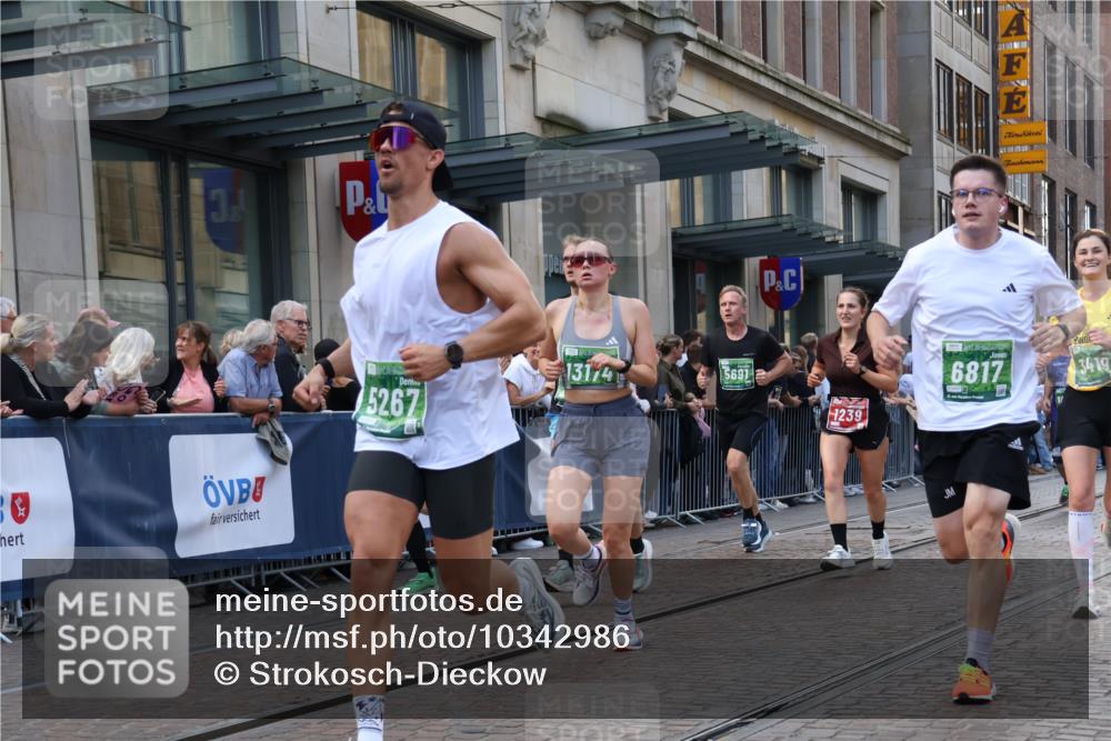 13.09.2026 - 21. swb-Marathon Bremen Strokosch-Dieckow http://msf.ph/oto/10342986 13.09.2026 13:28:38 Ziel 394, 430, 565, 687, 722, 725, 745, 936, 1014, 1274, 1688, 2070, 2223, 2276, 2378, 2851, 2891, 3348, 3419, 3444, 3665, 3938, 4590, 5225, 5267, 5531, 5691, 5865, 6099, 6817, 6937, 6955, 7134, 7263, 7527, 8984, 8985, 9562, 13174, 178, 210, 613, 1239, 1380, 1460, 1914, 2047, 2764, 3028, 3294, 3597, 4102, 4250, 4564, 5250, 5683, 6914, 6957, 8429, 8483, 8570, 8938, 9064, 9176, 9549, 13012 meine-sportfotos.de