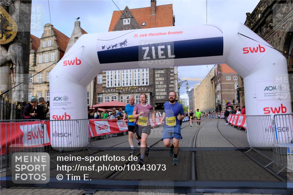 13.09.2026 - 21. swb-Marathon Bremen Tim E. http://msf.ph/oto/10343073 13.09.2026 11:13:17 Ziel 10483, 10804, 10893, 11357, 11606, 11627, 11671, 11832, 12050, 12060, 12393, 12418 meine-sportfotos.de