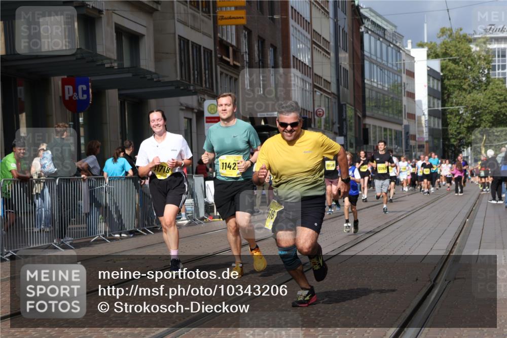 13.09.2026 - 21. swb-Marathon Bremen Strokosch-Dieckow http://msf.ph/oto/10343206 13.09.2026 11:08:33 Ziel 10217, 10399, 10455, 10469, 10599, 10609, 11011, 11053, 11074, 11358, 11421, 11434, 11531, 11710, 11718, 11812, 11834, 11905, 12192, 12256, 12353, 12438, 12517, 10135, 10188, 10229, 10851, 11065, 11124, 11263, 11509, 11560, 11561, 11678, 11888, 11968, 12073, 12162, 12164, 12315, 12325, 12410, 12516 meine-sportfotos.de