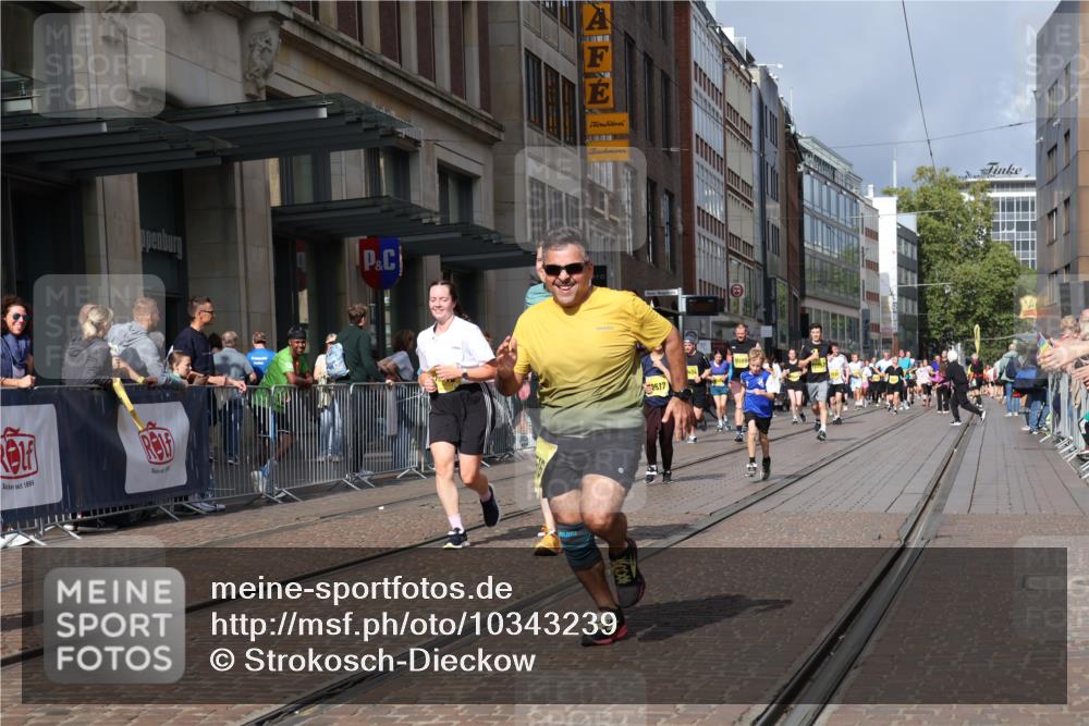 13.09.2026 - 21. swb-Marathon Bremen Strokosch-Dieckow http://msf.ph/oto/10343239 13.09.2026 11:08:33 Ziel 10217, 10399, 10455, 10469, 10599, 10609, 11011, 11053, 11074, 11358, 11421, 11434, 11531, 11710, 11718, 11812, 11834, 11905, 12192, 12256, 12353, 12438, 12517, 10135, 10188, 10229, 10851, 11065, 11124, 11263, 11509, 11560, 11561, 11678, 11888, 11968, 12073, 12162, 12164, 12315, 12325, 12410, 12516 meine-sportfotos.de