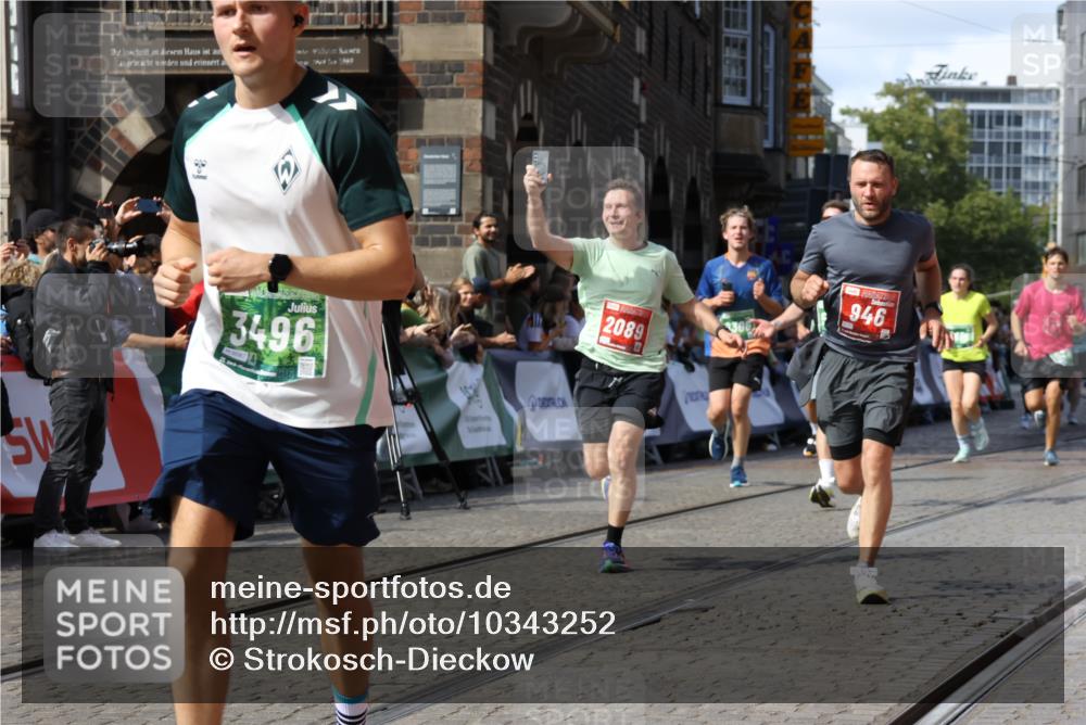 13.09.2026 - 21. swb-Marathon Bremen Strokosch-Dieckow http://msf.ph/oto/10343252 13.09.2026 13:27:22 Ziel 531, 946, 1493, 1494, 2089, 2454, 3076, 3302, 3510, 3527, 4121, 4327, 4397, 4563, 5689, 5943, 6455, 6776, 7027, 7072, 7246, 7317, 7849, 8303, 9150, 9511, 9854, 9878, 323, 593, 857, 940, 1006, 1373, 1574, 2345, 2668, 3460, 3521, 4421, 5081, 5220, 5290, 5358, 5557, 5616, 6306, 7110 meine-sportfotos.de