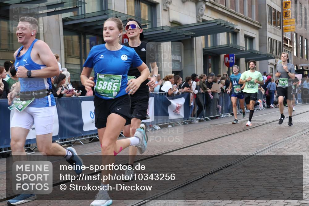 13.09.2026 - 21. swb-Marathon Bremen Strokosch-Dieckow http://msf.ph/oto/10343256 13.09.2026 13:28:44 Ziel 394, 430, 565, 687, 722, 725, 745, 936, 1014, 1274, 1688, 2023, 2070, 2223, 2378, 2851, 3419, 3665, 3938, 4590, 5036, 5225, 5267, 5531, 5691, 5865, 6099, 6817, 6937, 6955, 7134, 7149, 7361, 8984, 8985, 9562, 9661, 13174, 613, 1239, 1914, 2276, 2764, 2891, 3028, 3348, 3444, 4102, 4250, 4564, 5683, 6914, 6957, 7263, 7527, 8483, 8570, 8938, 9064, 9176, 13012 meine-sportfotos.de