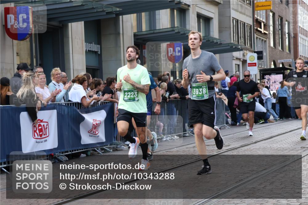 13.09.2026 - 21. swb-Marathon Bremen Strokosch-Dieckow http://msf.ph/oto/10343288 13.09.2026 13:28:45 Ziel 394, 430, 565, 687, 722, 725, 745, 936, 1014, 1274, 1688, 2023, 2070, 2223, 2378, 2851, 3419, 3665, 3796, 3938, 4590, 5036, 5225, 5267, 5531, 5691, 5865, 6099, 6817, 6937, 6955, 7134, 7149, 7361, 8984, 8985, 9562, 9661, 13174, 613, 1239, 1914, 2276, 2764, 2891, 3028, 3348, 3444, 4102, 4250, 4564, 5683, 6914, 6957, 7263, 7527, 8483, 8570, 8938, 9176, 13012 meine-sportfotos.de