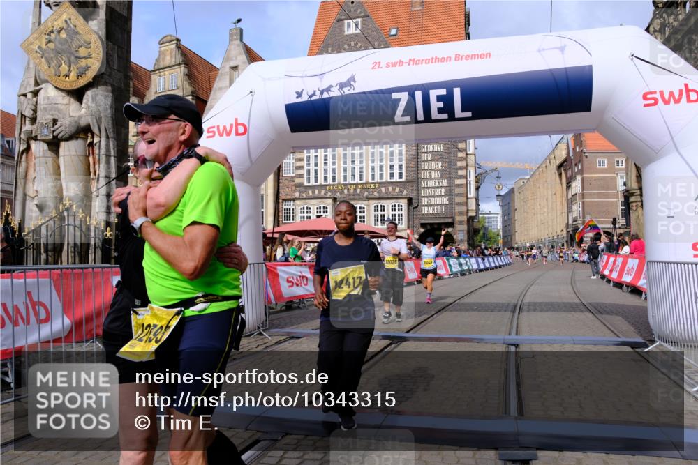 13.09.2026 - 21. swb-Marathon Bremen Tim E. http://msf.ph/oto/10343315 13.09.2026 11:13:26 Ziel 10804, 10893, 11048, 11357, 11606, 11627, 12050, 12060, 12393, 12418 meine-sportfotos.de