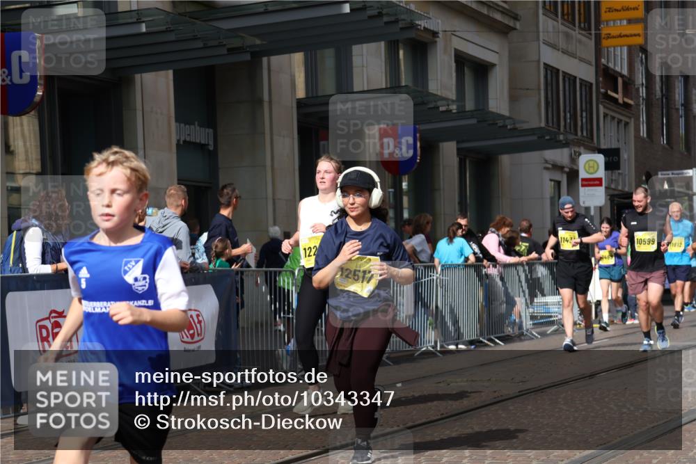 13.09.2026 - 21. swb-Marathon Bremen Strokosch-Dieckow http://msf.ph/oto/10343347 13.09.2026 11:08:37 Ziel 10217, 10321, 10399, 10455, 10469, 10570, 10599, 10630, 11011, 11053, 11074, 11138, 11358, 11421, 11434, 11531, 11710, 11718, 11812, 11905, 12192, 12256, 12353, 12438, 12517, 12554, 10229, 10609, 11065, 11124, 11509, 11560, 11561, 11678, 11834, 11888, 11968, 12073, 12162, 12164, 12315, 12410, 12516 meine-sportfotos.de