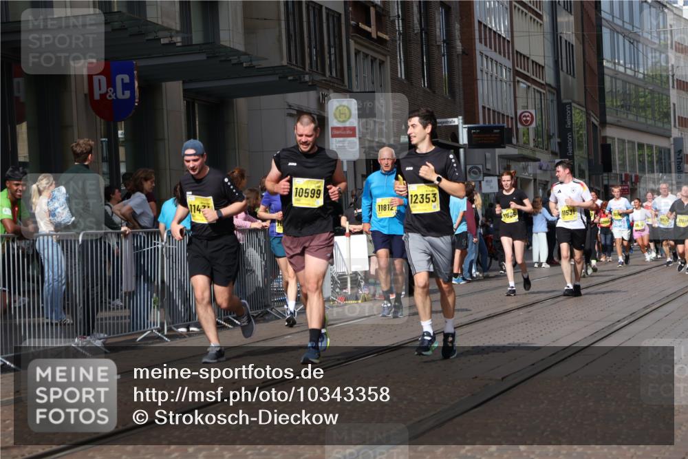 13.09.2026 - 21. swb-Marathon Bremen Strokosch-Dieckow http://msf.ph/oto/10343358 13.09.2026 11:08:39 Ziel 10217, 10321, 10455, 10469, 10570, 10599, 10630, 11011, 11053, 11074, 11138, 11304, 11421, 11434, 11531, 11578, 11710, 11718, 11812, 11905, 12192, 12256, 12337, 12353, 12438, 12517, 12554, 10229, 10399, 10609, 11065, 11124, 11358, 11509, 11560, 11561, 11678, 11710, 11834, 11888, 11968, 12073, 12162, 12164, 12315, 12410, 12516 meine-sportfotos.de
