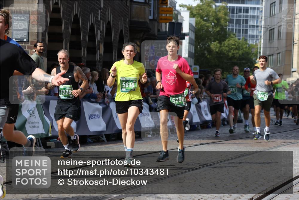 13.09.2026 - 21. swb-Marathon Bremen Strokosch-Dieckow http://msf.ph/oto/10343481 13.09.2026 13:27:24 Ziel 531, 946, 1493, 1494, 2089, 2454, 3076, 3302, 3510, 3527, 4121, 4327, 4397, 4558, 4563, 5689, 5943, 6455, 6776, 7027, 7072, 7246, 7317, 7849, 8219, 9150, 9159, 9511, 9854, 9878, 10112, 323, 593, 857, 940, 1006, 1373, 1574, 2345, 2668, 3013, 3460, 3521, 4421, 5081, 5220, 5290, 5358, 5557, 5616, 6306, 7110 meine-sportfotos.de