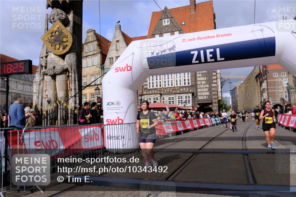 13.09.2026 - 21. swb-Marathon Bremen Tim E. http://msf.ph/oto/10343492 13.09.2026 11:13:42 Ziel 10484, 10545, 10883, 11392, 11670, 11954, 12280, 12460, 12521 meine-sportfotos.de