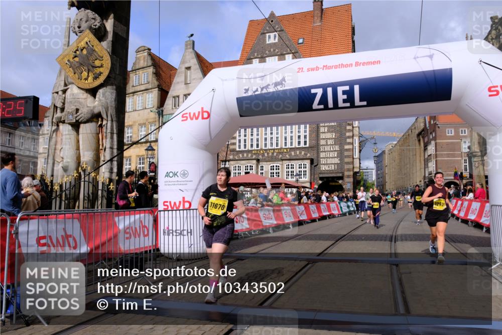 13.09.2026 - 21. swb-Marathon Bremen Tim E. http://msf.ph/oto/10343502 13.09.2026 11:13:42 Ziel 10484, 10545, 10883, 11392, 11670, 11954, 12280, 12460, 12521 meine-sportfotos.de