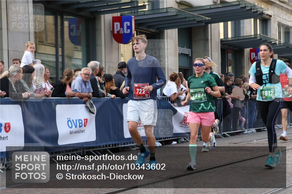13.09.2026 - 21. swb-Marathon Bremen Strokosch-Dieckow http://msf.ph/oto/10343602 13.09.2026 13:28:58 Ziel 132, 303, 394, 596, 651, 745, 1083, 1274, 1365, 1387, 1545, 1823, 2023, 2070, 2301, 2867, 2957, 3258, 3721, 3796, 3846, 3912, 4541, 4590, 5036, 5225, 5599, 6030, 6103, 6499, 7013, 7149, 7361, 7631, 7860, 8007, 8009, 8066, 8099, 8277, 8338, 8675, 9249, 9661, 9889, 10128, 430, 565, 613, 687, 722, 725, 936, 1014, 1274, 1688, 1914, 2223, 2276, 2378, 2851, 2891, 3348, 3419, 3444, 3665, 3938, 4102, 4564, 5225, 5267, 7263, 7527, 8938, 9176, 13012 meine-sportfotos.de