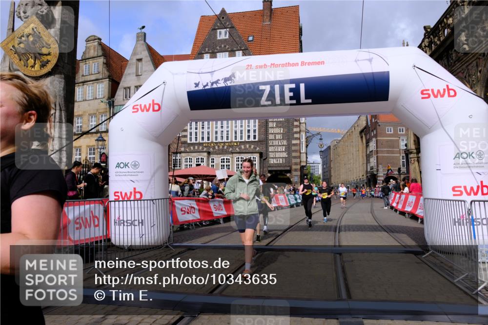 13.09.2026 - 21. swb-Marathon Bremen Tim E. http://msf.ph/oto/10343635 13.09.2026 11:13:47 Ziel 10484, 10545, 10883, 10889, 11084, 11392, 11670, 11954, 11999, 12280, 12460, 12521 meine-sportfotos.de