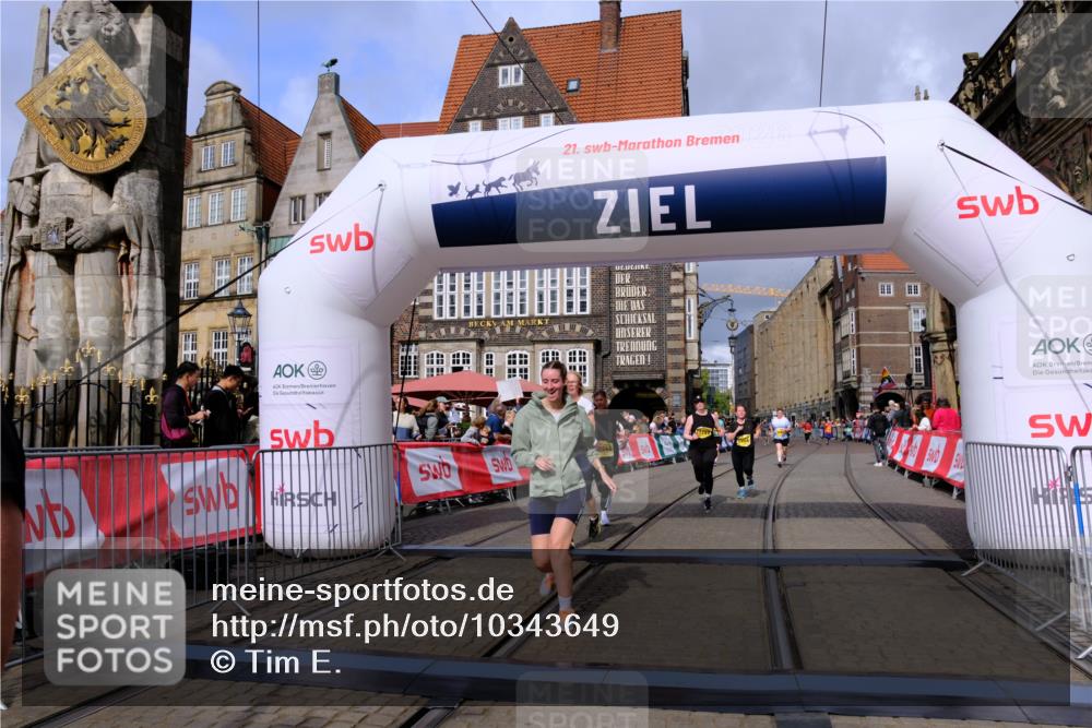 13.09.2026 - 21. swb-Marathon Bremen Tim E. http://msf.ph/oto/10343649 13.09.2026 11:13:47 Ziel 10484, 10545, 10883, 10889, 11084, 11392, 11670, 11954, 11999, 12280, 12460, 12521 meine-sportfotos.de