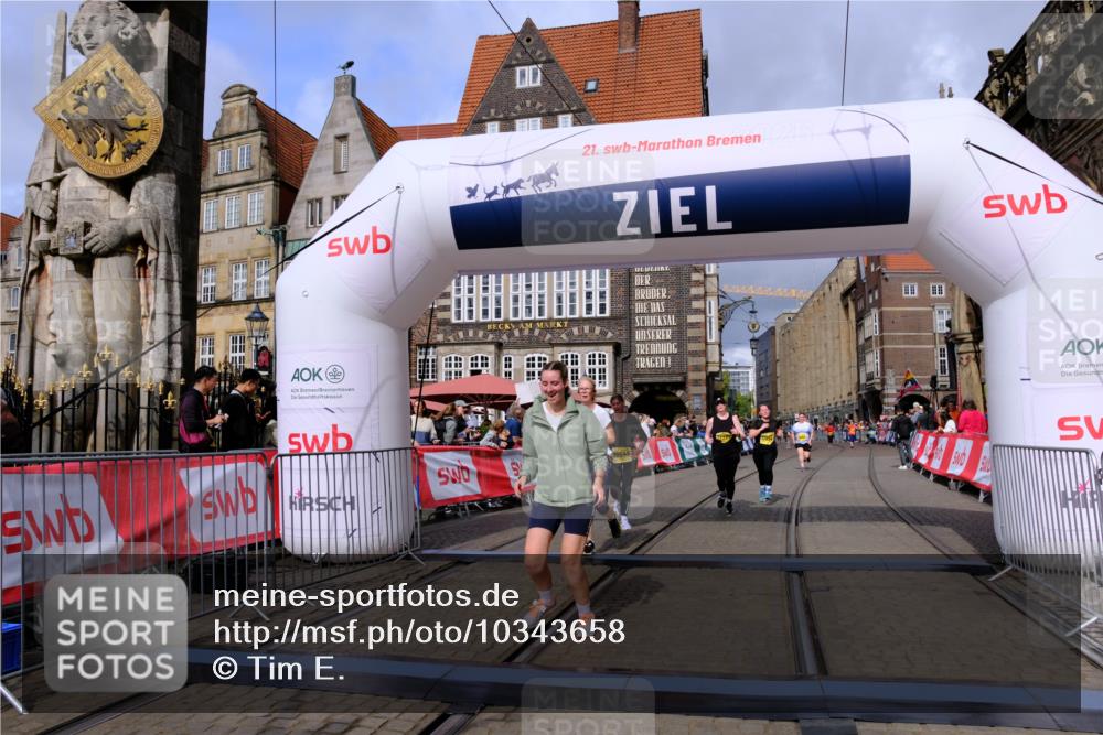 13.09.2026 - 21. swb-Marathon Bremen Tim E. http://msf.ph/oto/10343658 13.09.2026 11:13:47 Ziel 10484, 10545, 10883, 10889, 11084, 11392, 11670, 11954, 11999, 12280, 12460, 12521 meine-sportfotos.de