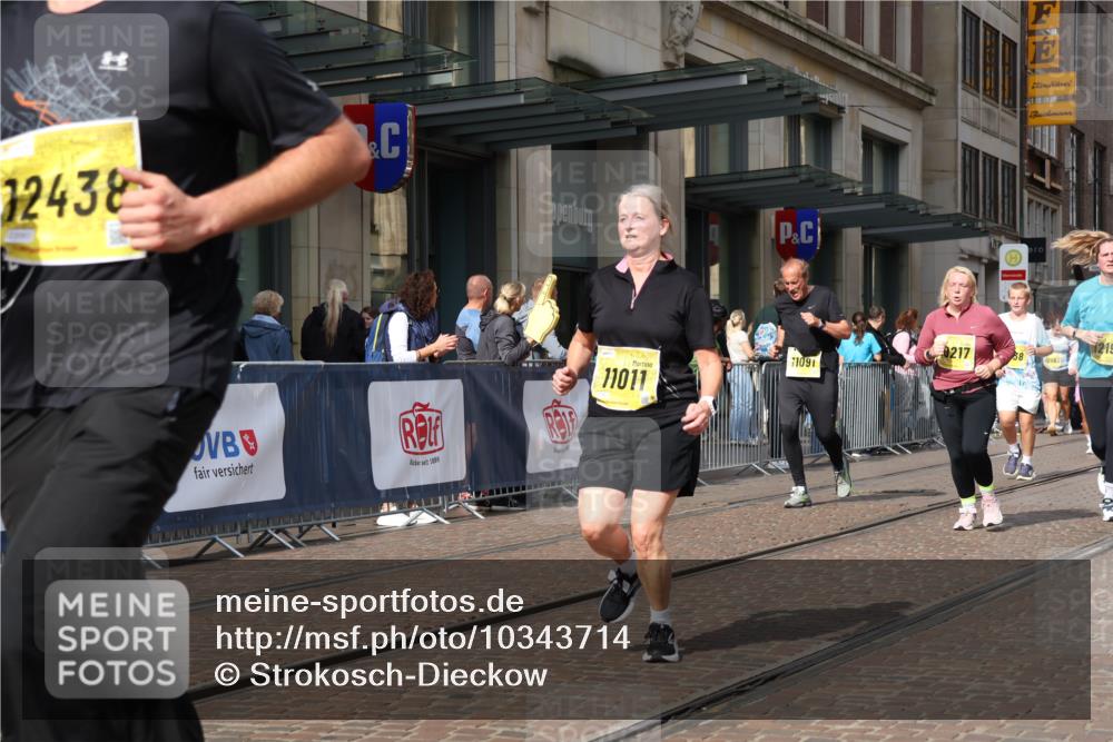 13.09.2026 - 21. swb-Marathon Bremen Strokosch-Dieckow http://msf.ph/oto/10343714 13.09.2026 11:08:52 Ziel 10217, 10314, 10321, 10455, 10570, 10630, 10664, 10686, 10694, 10983, 11011, 11091, 11138, 11304, 11531, 11578, 11764, 11812, 11882, 11905, 11915, 11987, 12155, 12192, 12337, 12491, 12554, 13607, 10229, 10399, 10469, 10599, 10609, 11053, 11065, 11074, 11358, 11421, 11434, 11678, 11710, 11718, 11812, 11834, 12162, 12256, 12353, 12438, 12516, 12517 meine-sportfotos.de