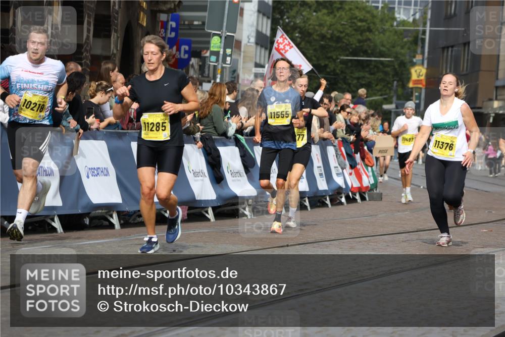 13.09.2026 - 21. swb-Marathon Bremen Strokosch-Dieckow http://msf.ph/oto/10343867 13.09.2026 10:52:05 Ziel 10162, 10183, 10281, 10348, 10467, 10641, 11273, 11542, 11685, 11733, 11777, 11784, 11962, 12329, 12349, 11371, 11610, 12319, 13578 meine-sportfotos.de