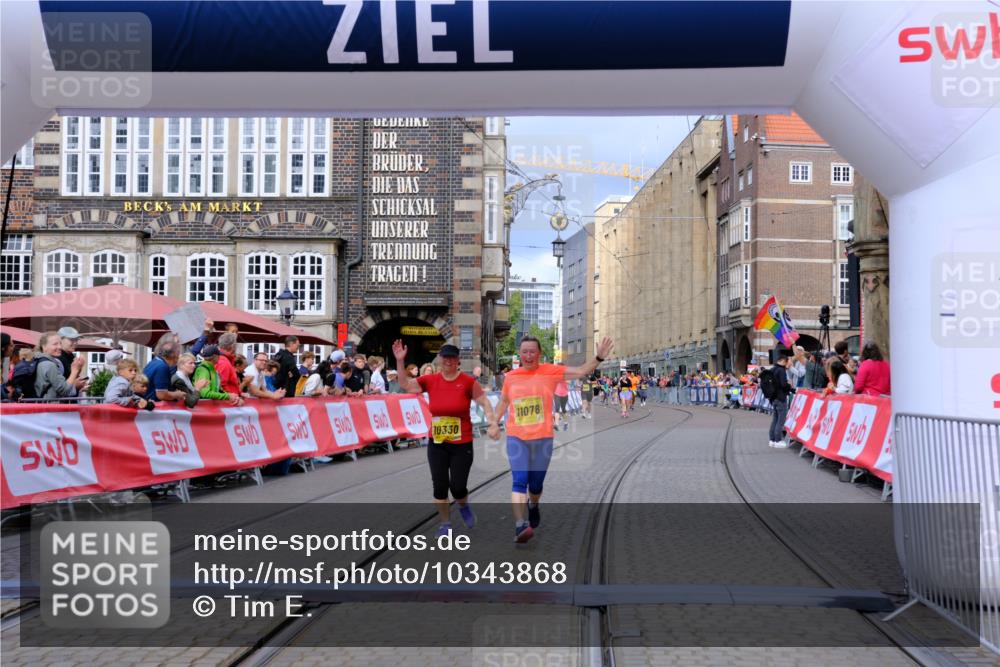 13.09.2026 - 21. swb-Marathon Bremen Tim E. http://msf.ph/oto/10343868 13.09.2026 11:14:03 Ziel 10330, 10766, 10889, 11078, 11084, 11999, 12010 meine-sportfotos.de