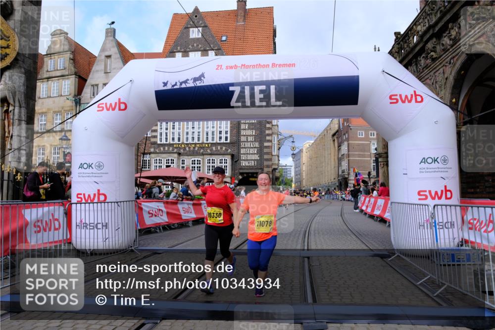 13.09.2026 - 21. swb-Marathon Bremen Tim E. http://msf.ph/oto/10343934 13.09.2026 11:14:05 Ziel 10330, 10766, 11078, 11999, 12010 meine-sportfotos.de