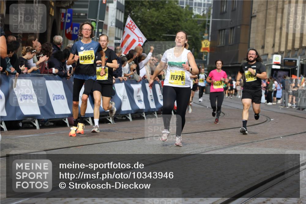 13.09.2026 - 21. swb-Marathon Bremen Strokosch-Dieckow http://msf.ph/oto/10343946 13.09.2026 10:52:06 Ziel 10162, 10183, 10281, 10348, 10467, 10641, 11273, 11542, 11685, 11733, 11777, 11784, 11962, 12329, 12349, 11371, 11610, 12319, 13578 meine-sportfotos.de