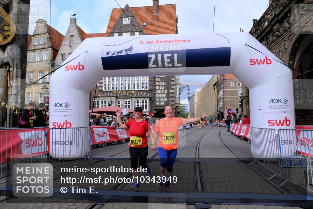13.09.2026 - 21. swb-Marathon Bremen Tim E. http://msf.ph/oto/10343949 13.09.2026 11:14:05 Ziel 10330, 10766, 11078, 11999, 12010 meine-sportfotos.de