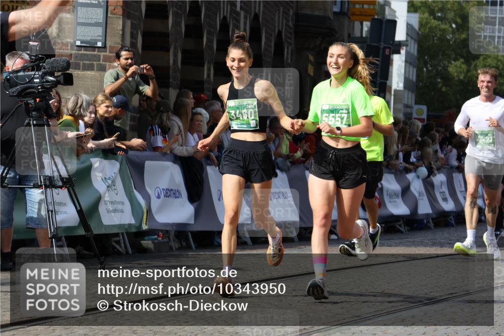 13.09.2026 - 21. swb-Marathon Bremen Strokosch-Dieckow http://msf.ph/oto/10343950 13.09.2026 13:27:33 Ziel 242, 1493, 1494, 2454, 3273, 3385, 3496, 4121, 4397, 4558, 4563, 6071, 6288, 6776, 7072, 7849, 8219, 9159, 9343, 9760, 9878, 10112, 10113, 13147, 440, 857, 1932, 2686, 3013, 3460, 3970, 4421, 4496, 4593, 4744, 5081, 5557, 6067, 7042, 7138, 7358, 8351, 9494, 9727, 13198 meine-sportfotos.de