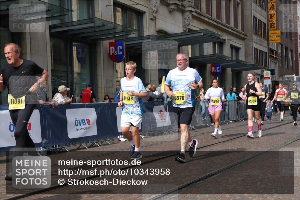 13.09.2026 - 21. swb-Marathon Bremen Strokosch-Dieckow http://msf.ph/oto/10343958 13.09.2026 11:08:56 Ziel 10314, 10321, 10556, 10570, 10630, 10664, 10686, 10694, 10769, 10823, 10981, 10983, 11011, 11091, 11138, 11225, 11304, 11578, 11764, 11882, 11883, 11914, 11915, 11987, 11995, 12155, 12192, 12322, 12337, 12491, 12554, 13607, 10217, 10399, 10455, 10469, 10599, 10609, 11011, 11053, 11074, 11358, 11421, 11434, 11531, 11710, 11718, 11812, 11834, 11905, 12162, 12256, 12353, 12438, 12517 meine-sportfotos.de