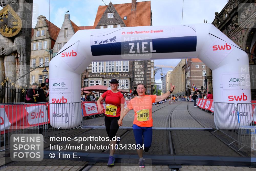 13.09.2026 - 21. swb-Marathon Bremen Tim E. http://msf.ph/oto/10343994 13.09.2026 11:14:05 Ziel 10330, 10766, 11078, 11999, 12010 meine-sportfotos.de