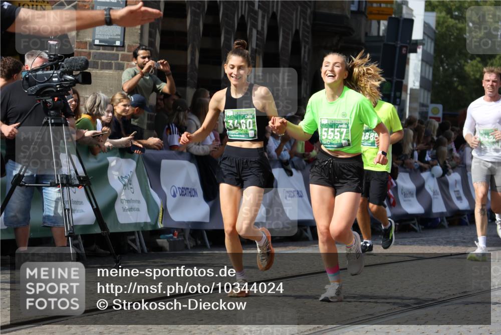 13.09.2026 - 21. swb-Marathon Bremen Strokosch-Dieckow http://msf.ph/oto/10344024 13.09.2026 13:27:33 Ziel 242, 1493, 1494, 2454, 3273, 3385, 3496, 4121, 4397, 4558, 4563, 6071, 6288, 6776, 7072, 7849, 8219, 9159, 9343, 9760, 9878, 10112, 10113, 13147, 440, 857, 1932, 2686, 3013, 3460, 3970, 4421, 4496, 4593, 4744, 5081, 5557, 6067, 7042, 7138, 7358, 8351, 9494, 9727, 13198 meine-sportfotos.de