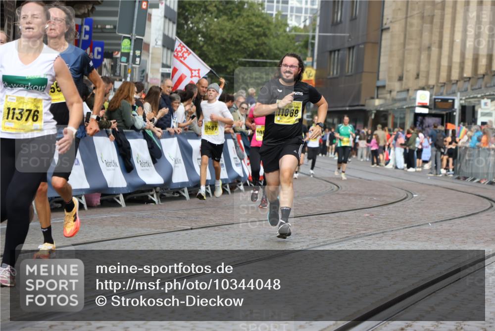 13.09.2026 - 21. swb-Marathon Bremen Strokosch-Dieckow http://msf.ph/oto/10344048 13.09.2026 10:52:08 Ziel 10162, 10183, 10281, 10348, 10467, 10641, 11273, 11277, 11542, 11685, 11733, 11777, 11784, 11962, 12329, 12349, 11371, 11610, 12319, 13578 meine-sportfotos.de