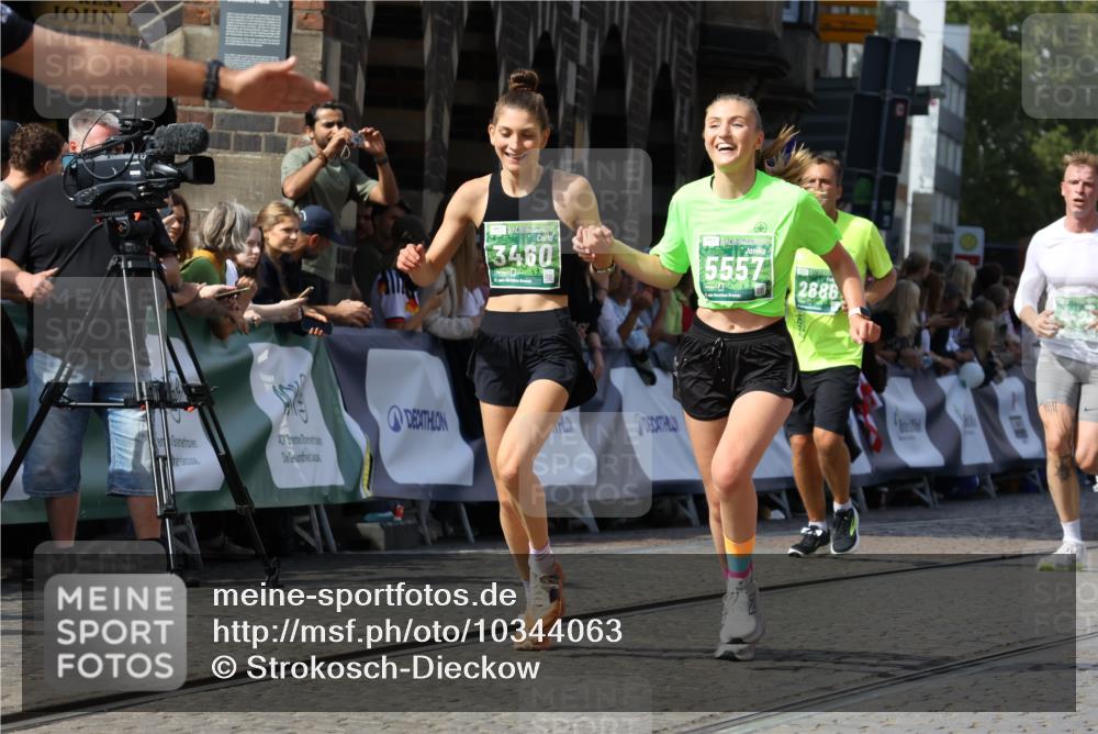 13.09.2026 - 21. swb-Marathon Bremen Strokosch-Dieckow http://msf.ph/oto/10344063 13.09.2026 13:27:34 Ziel 242, 1493, 1494, 2454, 3273, 3385, 3496, 4121, 4397, 4558, 4563, 6071, 6288, 6776, 7072, 7849, 8219, 9159, 9343, 9760, 9878, 10112, 10113, 13147, 440, 534, 762, 857, 1932, 2686, 3013, 3135, 3460, 3970, 4421, 4496, 4593, 4744, 5557, 6067, 7042, 7138, 7358, 8351, 9494, 9727, 13198 meine-sportfotos.de