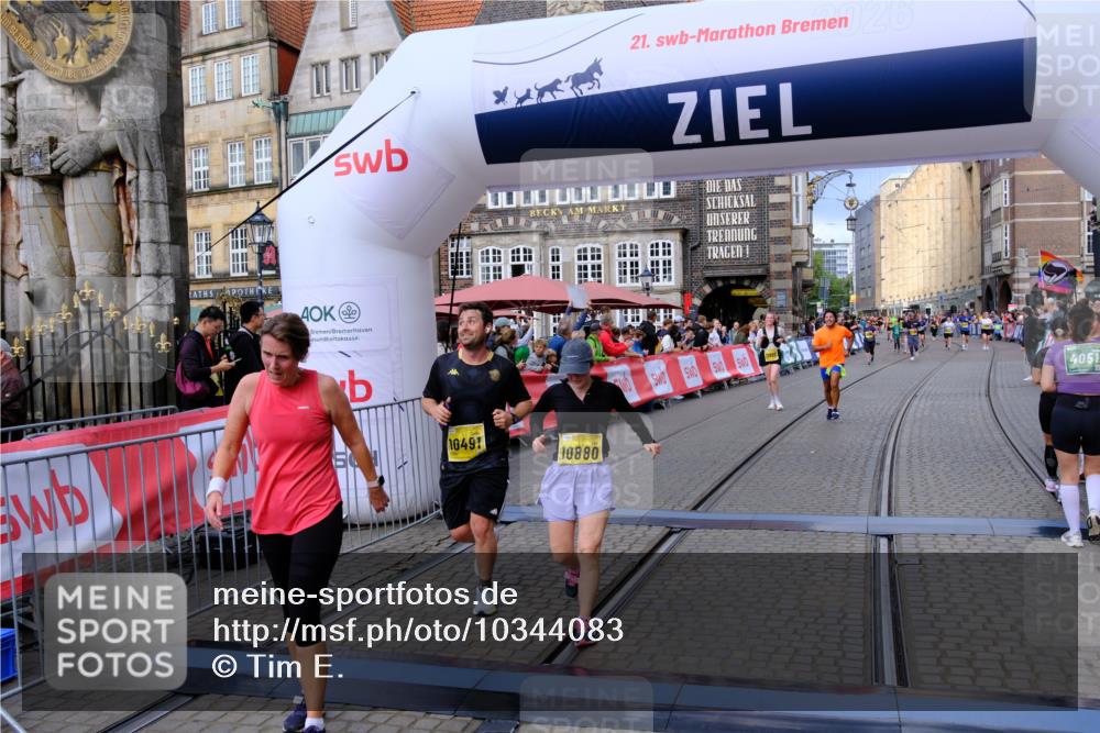 13.09.2026 - 21. swb-Marathon Bremen Tim E. http://msf.ph/oto/10344083 13.09.2026 11:14:17 Ziel 10491, 10799, 10880, 11027, 11902 meine-sportfotos.de