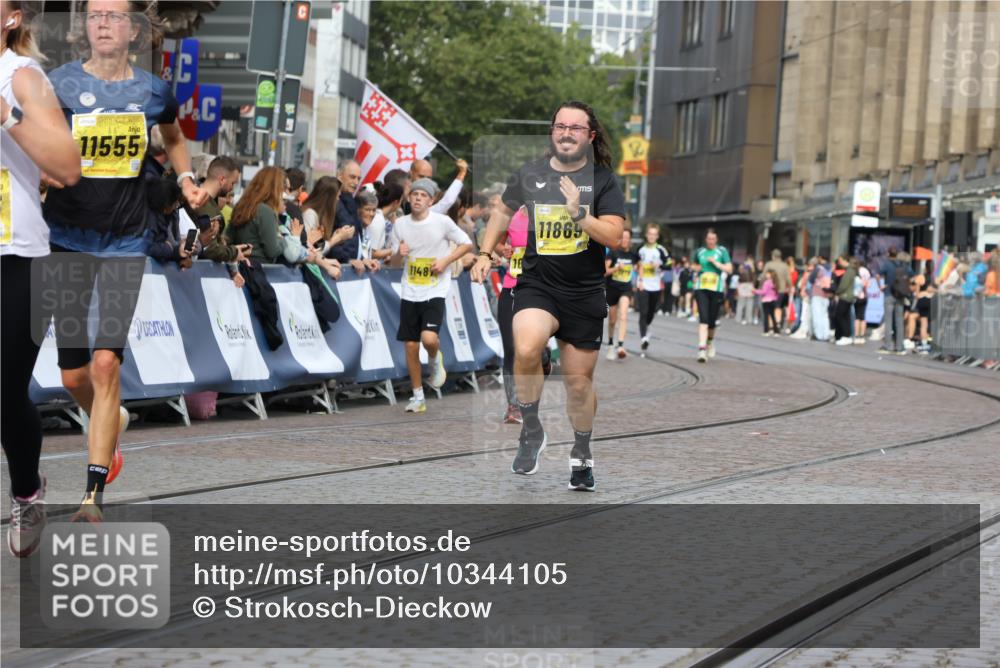 13.09.2026 - 21. swb-Marathon Bremen Strokosch-Dieckow http://msf.ph/oto/10344105 13.09.2026 10:52:08 Ziel 10162, 10183, 10281, 10348, 10467, 10641, 11273, 11277, 11542, 11685, 11733, 11777, 11784, 11962, 12329, 12349, 11371, 11610, 12319, 13578 meine-sportfotos.de