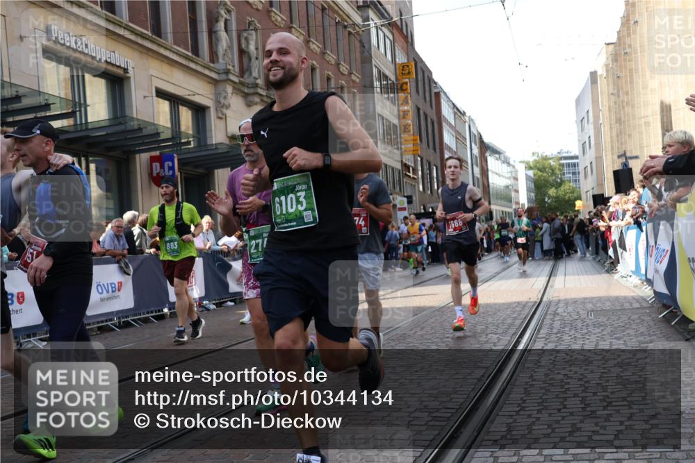 13.09.2026 - 21. swb-Marathon Bremen Strokosch-Dieckow http://msf.ph/oto/10344134 13.09.2026 13:29:10 Ziel 132, 303, 596, 651, 1083, 1243, 1365, 1387, 1545, 1581, 1823, 2076, 2301, 2742, 2867, 2957, 3030, 3258, 3721, 3796, 3846, 3912, 4541, 4576, 5244, 5599, 6006, 6030, 6103, 6384, 6499, 6690, 6930, 7013, 7384, 7426, 7631, 7649, 7860, 8007, 8009, 8066, 8099, 8277, 8338, 8481, 8594, 8675, 8831, 9249, 9889, 10013, 10128, 13031, 394, 430, 565, 687, 722, 725, 745, 936, 1014, 1274, 1688, 2023, 2070, 2223, 2378, 2851, 3419, 3665, 3796, 3938, 4590, 5036, 5225, 5267 meine-sportfotos.de