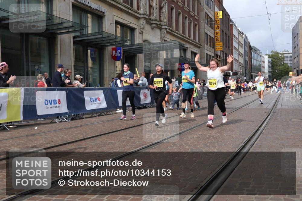 13.09.2026 - 21. swb-Marathon Bremen Strokosch-Dieckow http://msf.ph/oto/10344153 13.09.2026 11:09:00 Ziel 10314, 10321, 10556, 10570, 10630, 10664, 10686, 10694, 10769, 10823, 10981, 10983, 11091, 11138, 11225, 11304, 11578, 11764, 11882, 11883, 11914, 11915, 11987, 11995, 12155, 12322, 12337, 12491, 12532, 13607, 10217, 10399, 10455, 10469, 10599, 10609, 10630, 11011, 11053, 11074, 11358, 11421, 11434, 11531, 11710, 11718, 11812, 11905, 12192, 12256, 12353, 12438, 12517, 12554 meine-sportfotos.de
