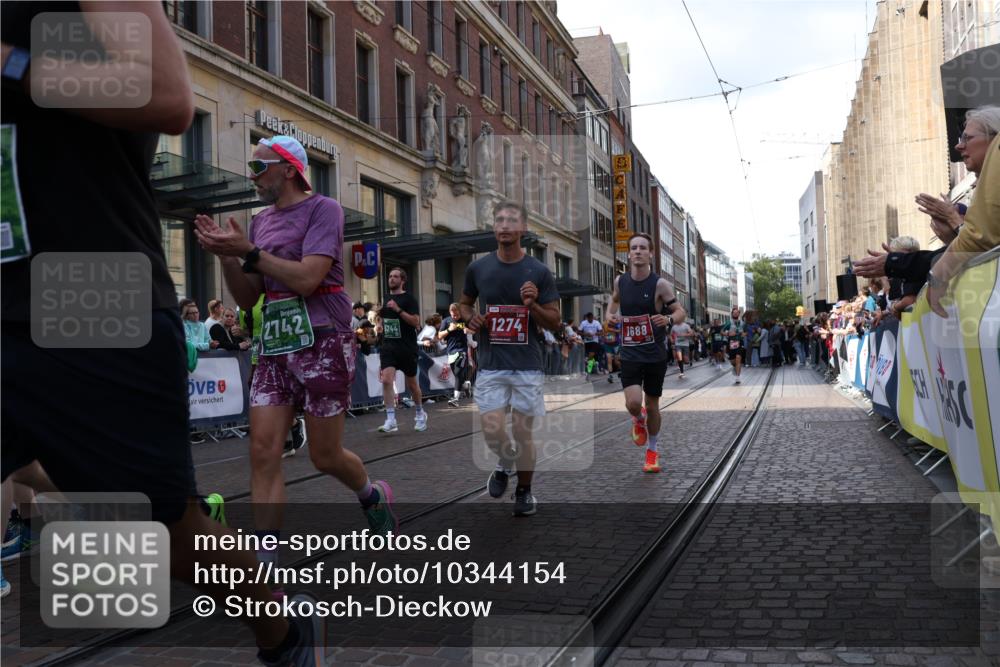 13.09.2026 - 21. swb-Marathon Bremen Strokosch-Dieckow http://msf.ph/oto/10344154 13.09.2026 13:29:11 Ziel 132, 303, 596, 651, 1083, 1243, 1365, 1387, 1545, 1581, 1823, 2076, 2301, 2742, 2867, 2957, 3030, 3258, 3721, 3846, 3912, 4541, 4576, 5244, 5599, 6006, 6030, 6103, 6384, 6499, 6690, 6930, 7013, 7384, 7426, 7631, 7649, 7860, 7884, 8007, 8009, 8066, 8099, 8277, 8338, 8481, 8594, 8675, 8831, 9249, 9770, 9889, 10013, 10128, 13031, 394, 430, 565, 687, 722, 725, 745, 936, 1014, 1274, 1545, 1688, 2023, 2070, 2223, 2378, 2851, 2867, 3419, 3665, 3796, 3938, 4590, 5036, 5225, 5267 meine-sportfotos.de
